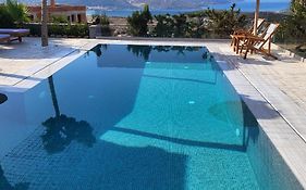 Stergiou Luxury Apartments With Shared Pool